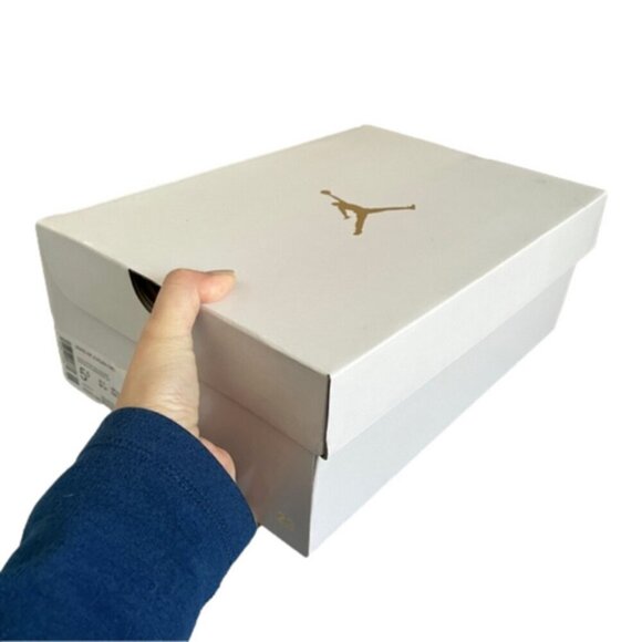 Air Jordan 1 Mid Black / Grey / Red Sneakers - 5.5US, BNIB - Picture 10 of 11